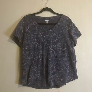 🛍️2/$10🛍️ Old Navy Floral T Shirt.